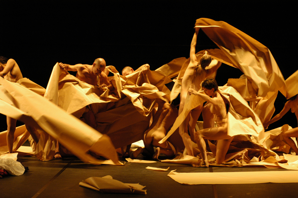 плакаты по танцам самодельные. модерн в фотоискусстве. алессандро каггеджи. бумажное шоу афиша. скрапбукинг танцы.